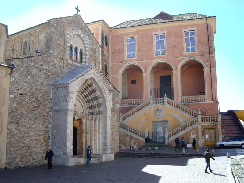 Il_portale_della_cattedrale_di_Ventimiglia