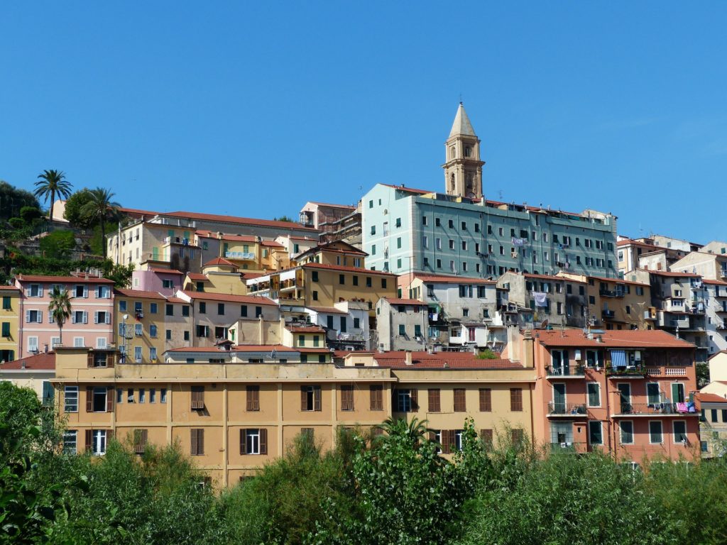 Ventimiglia vlakbij de Franse Grens een van de kleurrijkste dorpjes